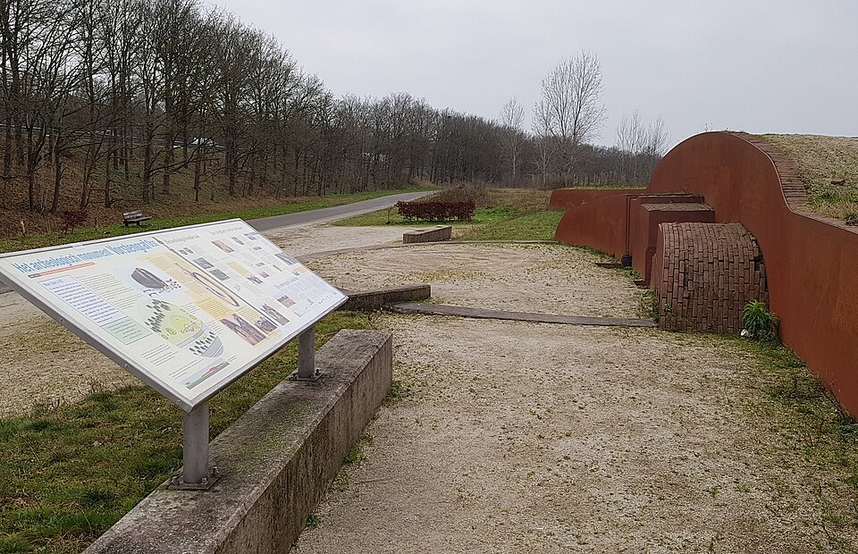 Reconstruction of the Vorstengraf burial mound near Oss